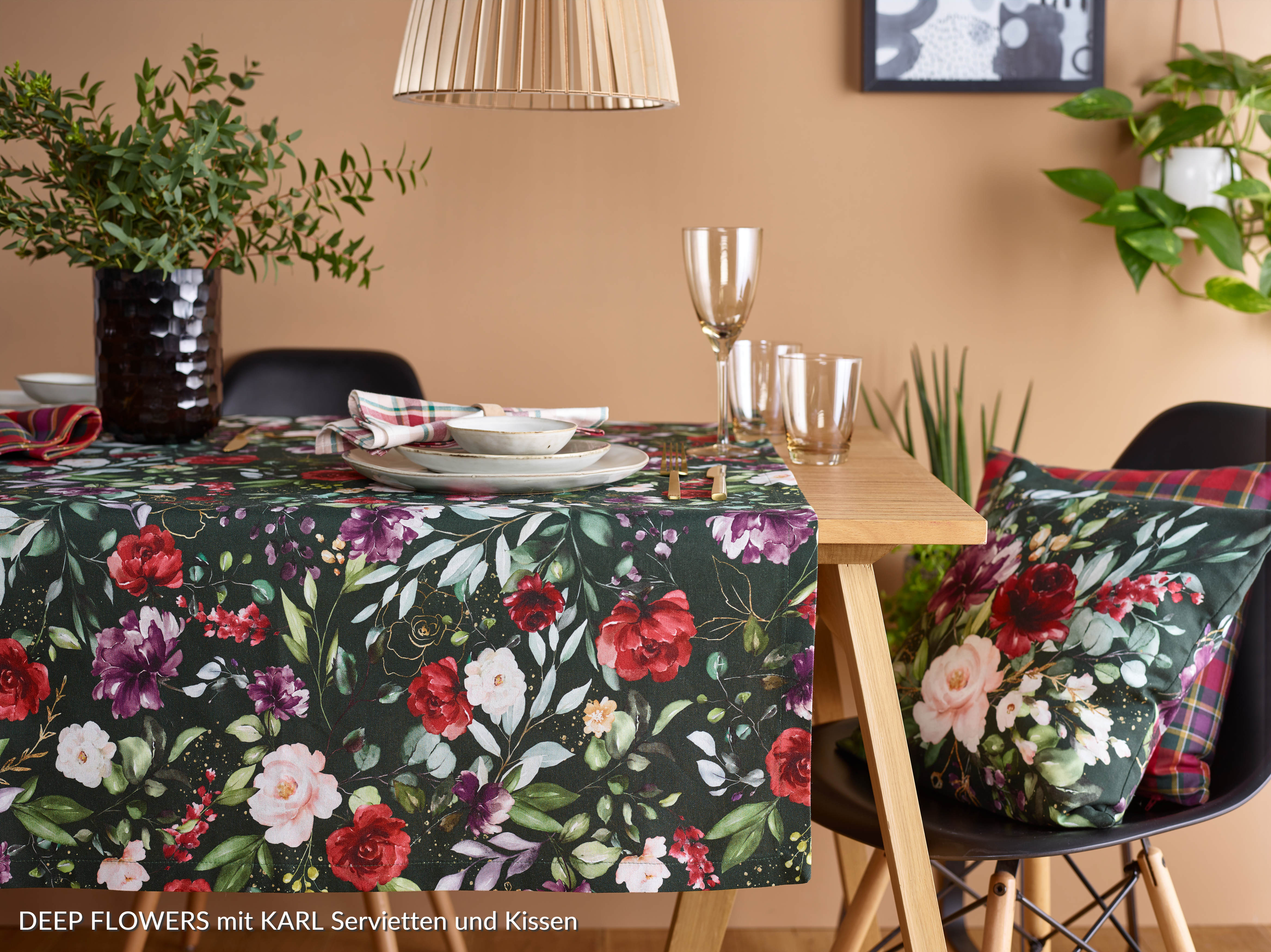 Tischdecke DEEP FLOWERS mit Blumen | Sander Tischwäsche