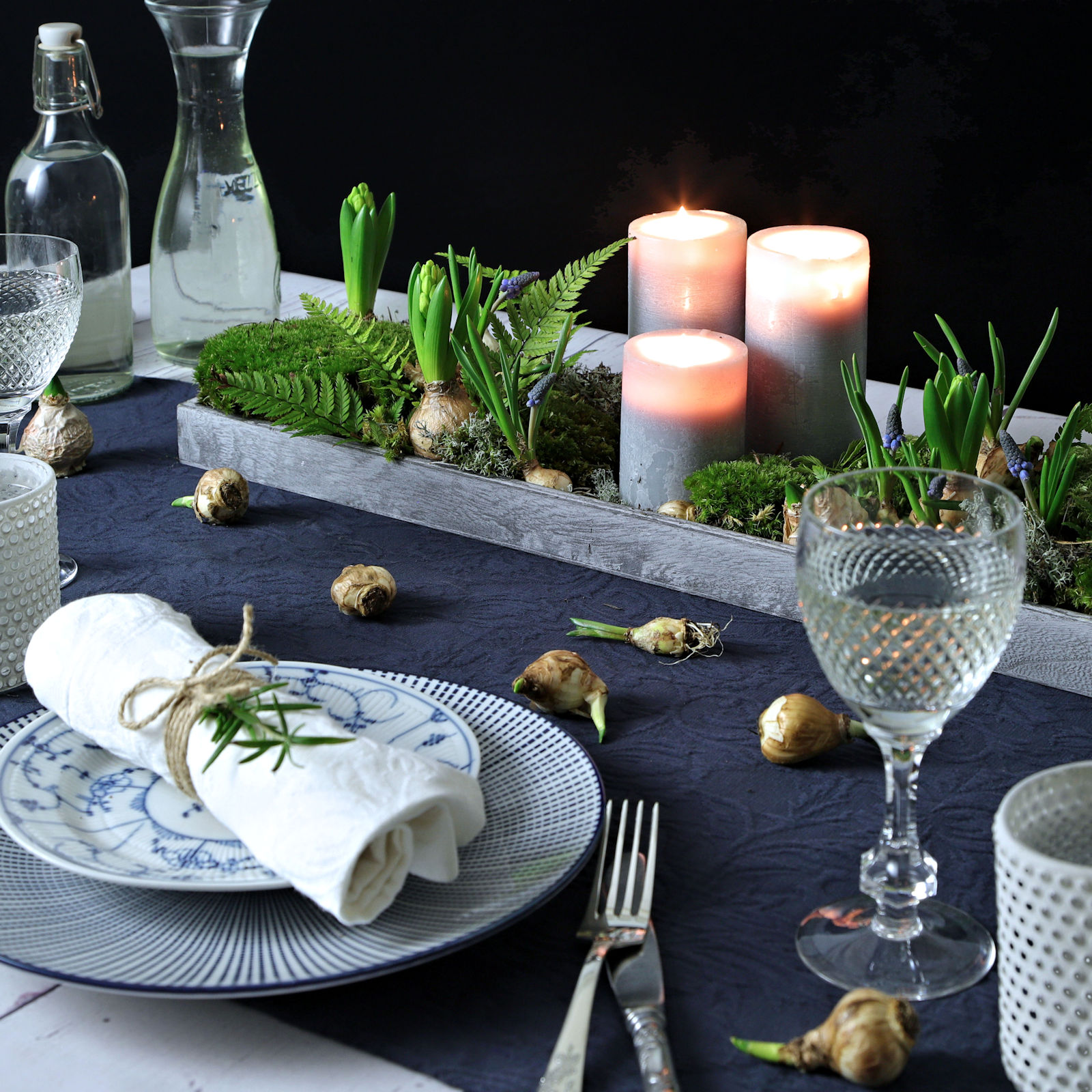 Tischläufer mit floralem Design auf Matelassé 100% Baumwolle | Sander  Tischwäsche | Tischläufer
